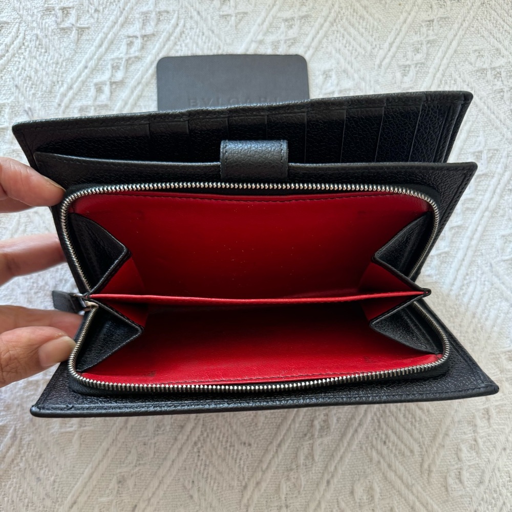 Bvlgari mid size wallet - Picture 2 of 8